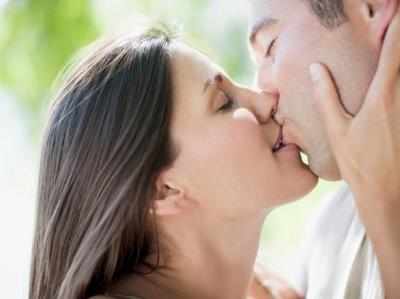 How to Kiss: 23 Different Ways to Kiss Your Partner | Types of ...