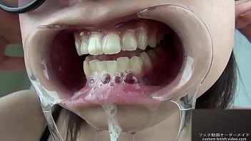 A woman shows her gums and sputs saliva - XVIDEOS.COM