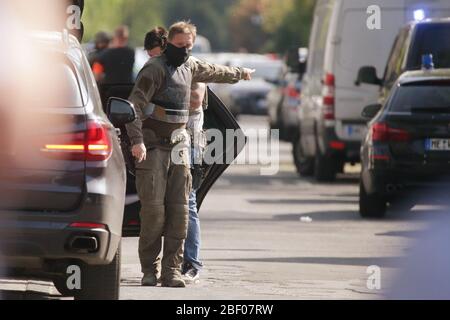 Dsd, Germany. 16th Apr, 2020. A SEK dog handler goes out on a ...