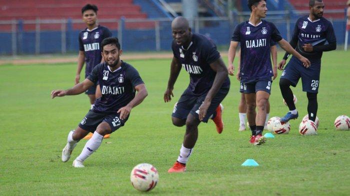 Pelatih Persik Kediri Javier Roca Tak Inginkan Ok Jhon dan Sakcie ...