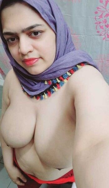 Paki super milf bhabi pakistan xxxx showing her big tits milk tank