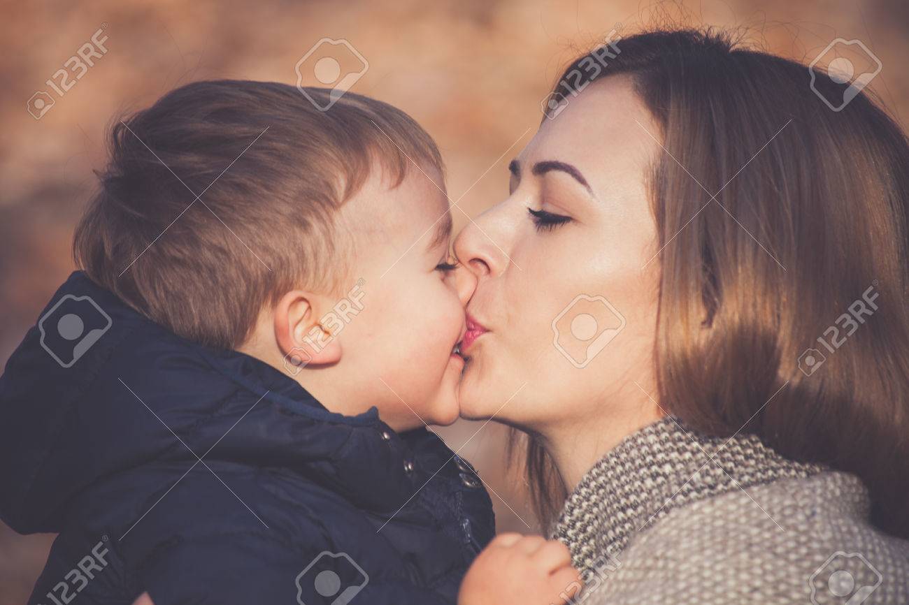 That Is The Sweet Loving Kiss, Mom And Sun Kissing, Beautiful ...