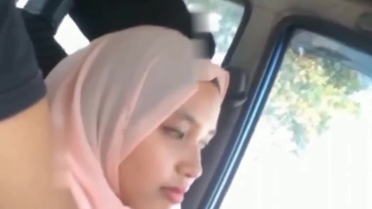 jilbab ngentot di mobil , free hd porno video 42 - Porn Video Tube