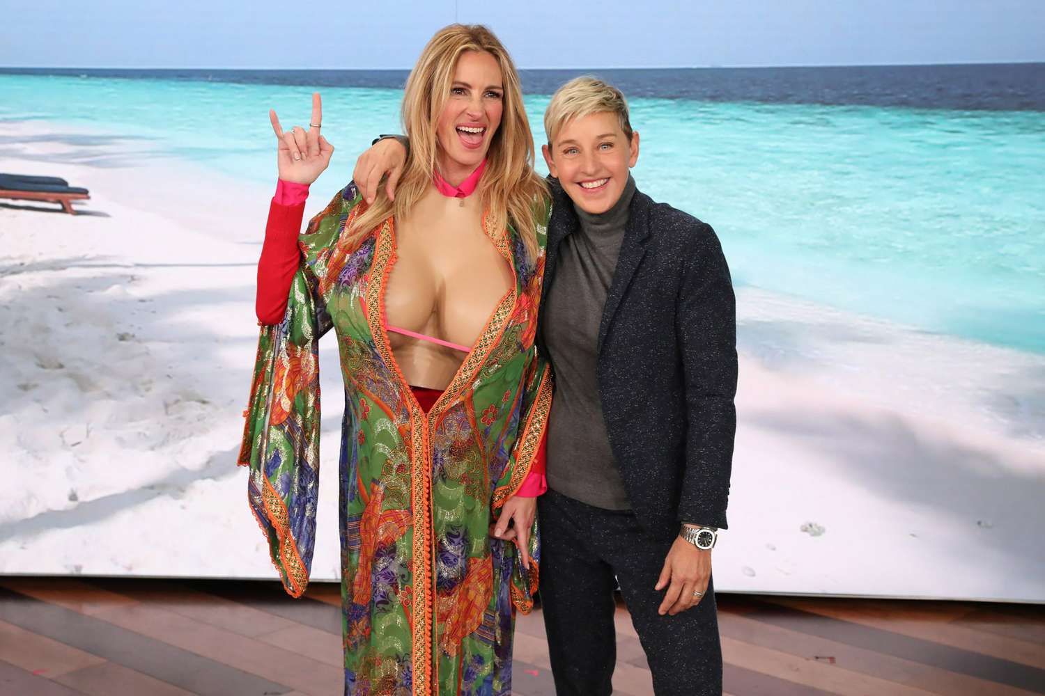 Julia Roberts Gets Made Over as a Kardashian on Ellen