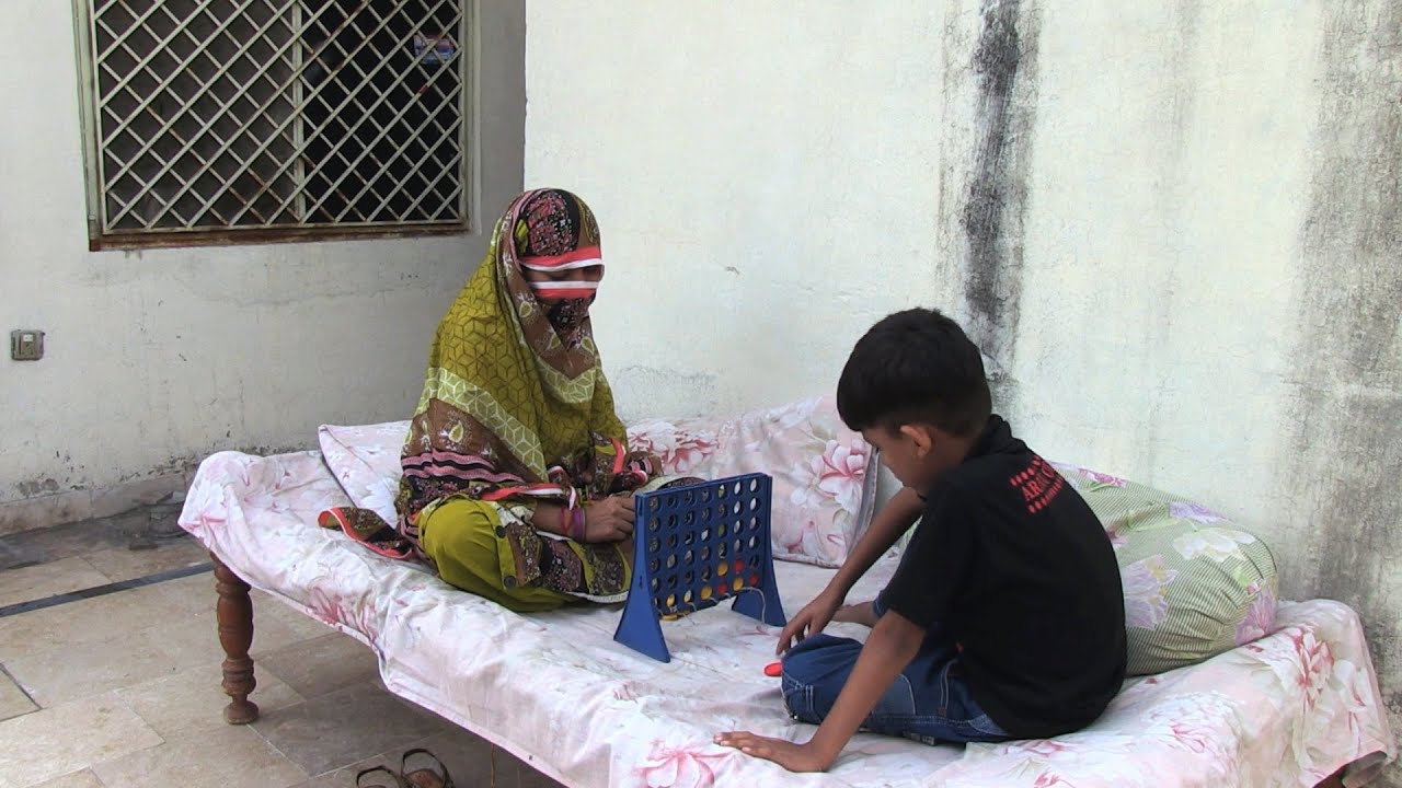 Pakistan: HIV passes to wife and son - YouTube