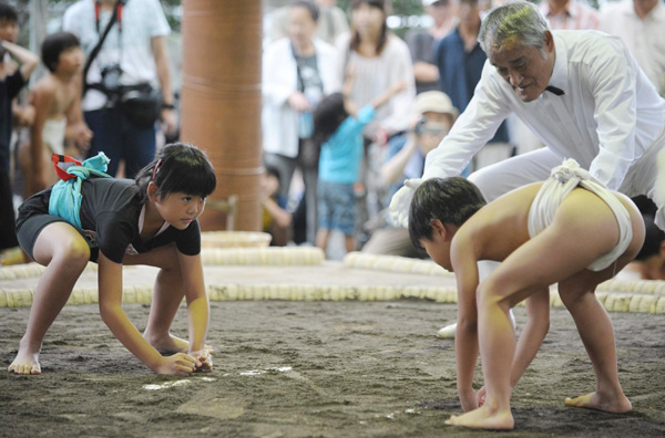 Jovecitos luchadores de sumo_Spanish.china.org.cn_中国最权威的 ...