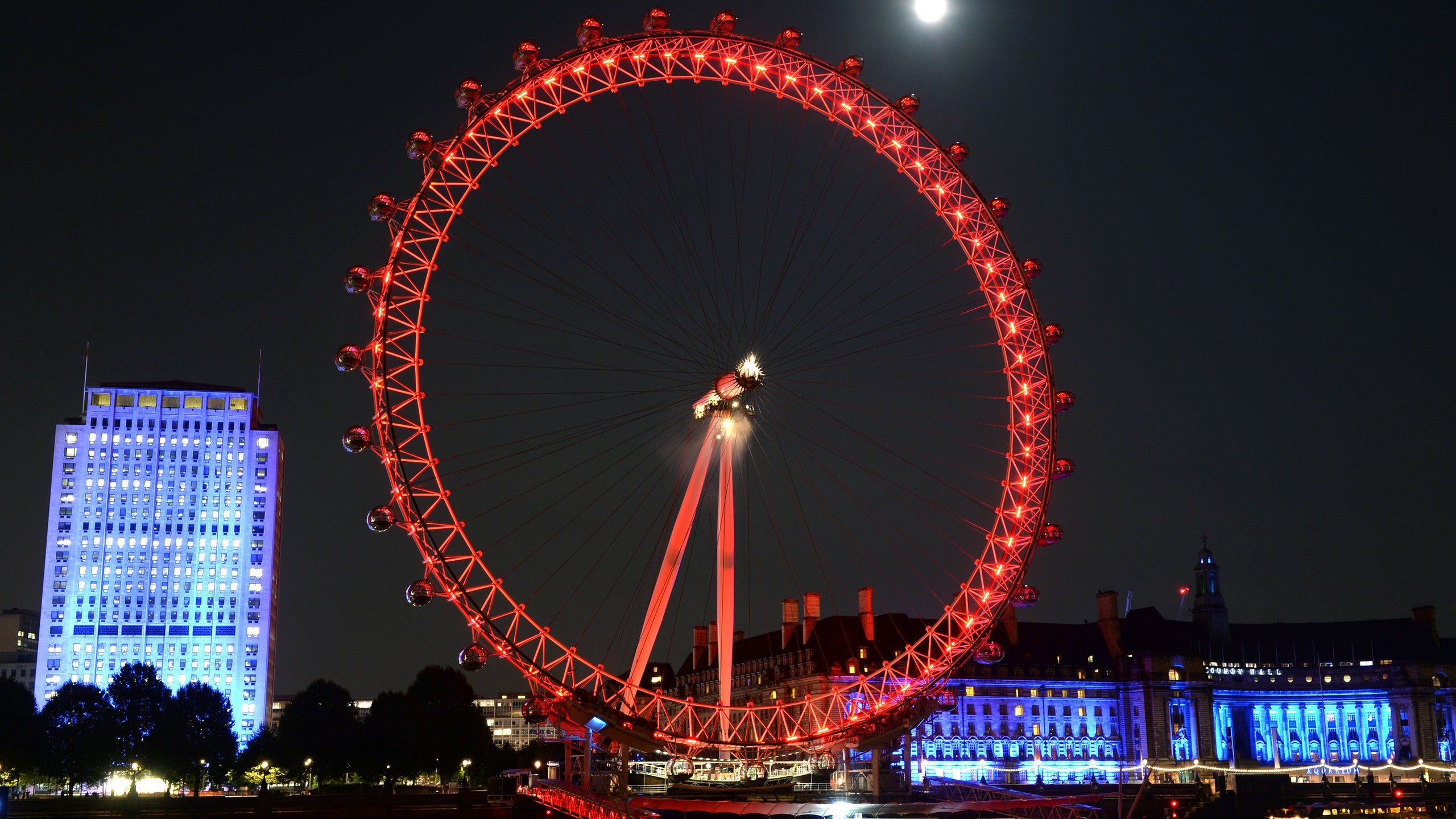 Be the First Person to Spend the Night in the London Eye | Condé ...