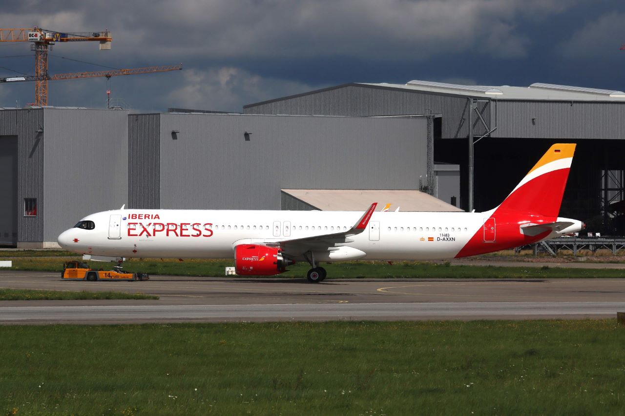 Airbus Hamburg Finkenwerder News: A321-251NX, Iberia Express, D ...