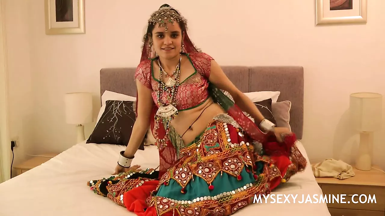 Gujarati Indian College Babe Jasmine Mathur Garba Dance | xHamster