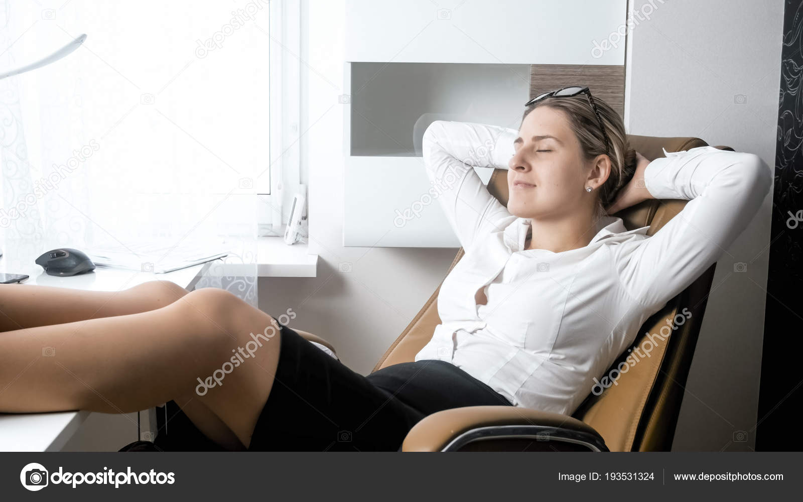 Portrait of beutiful female boss relaxing in big leather chair ...