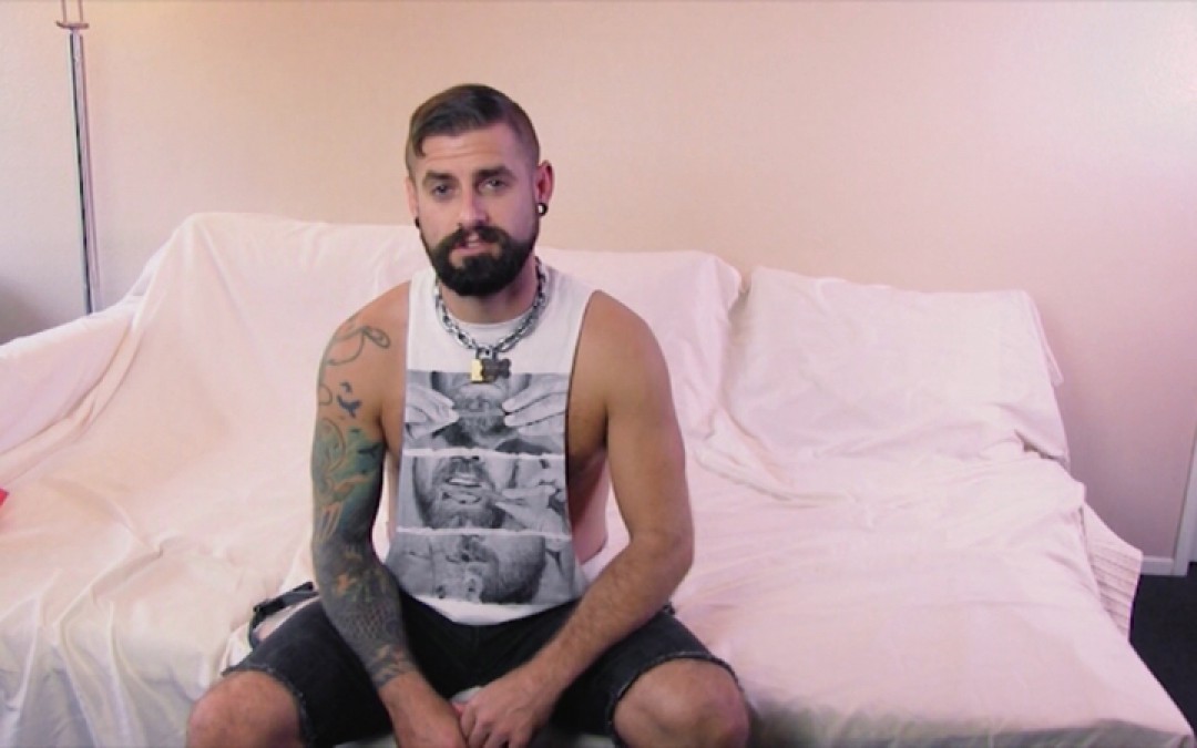 Hairy bearded gay man, makes himself come gay porn video on Mistermale