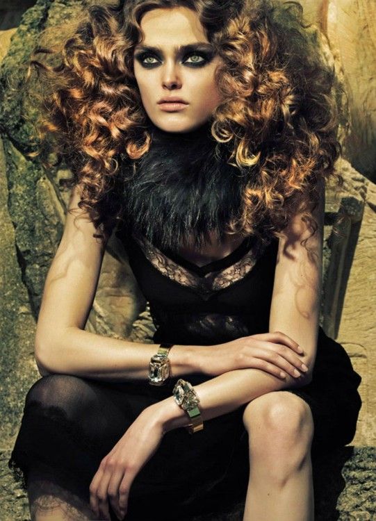 SOPHIEVLAMING looks amazing with those natural curls #model #black ...