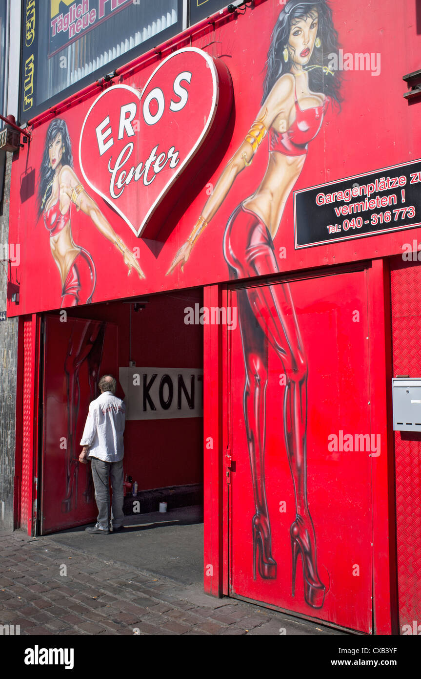 Man painting signs outside sex club on Reeperbahn in red light ...