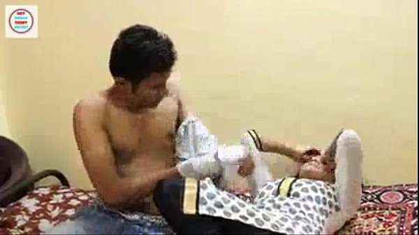 bhai ne sexy behan ki chut faad di - XVIDEOS.COM