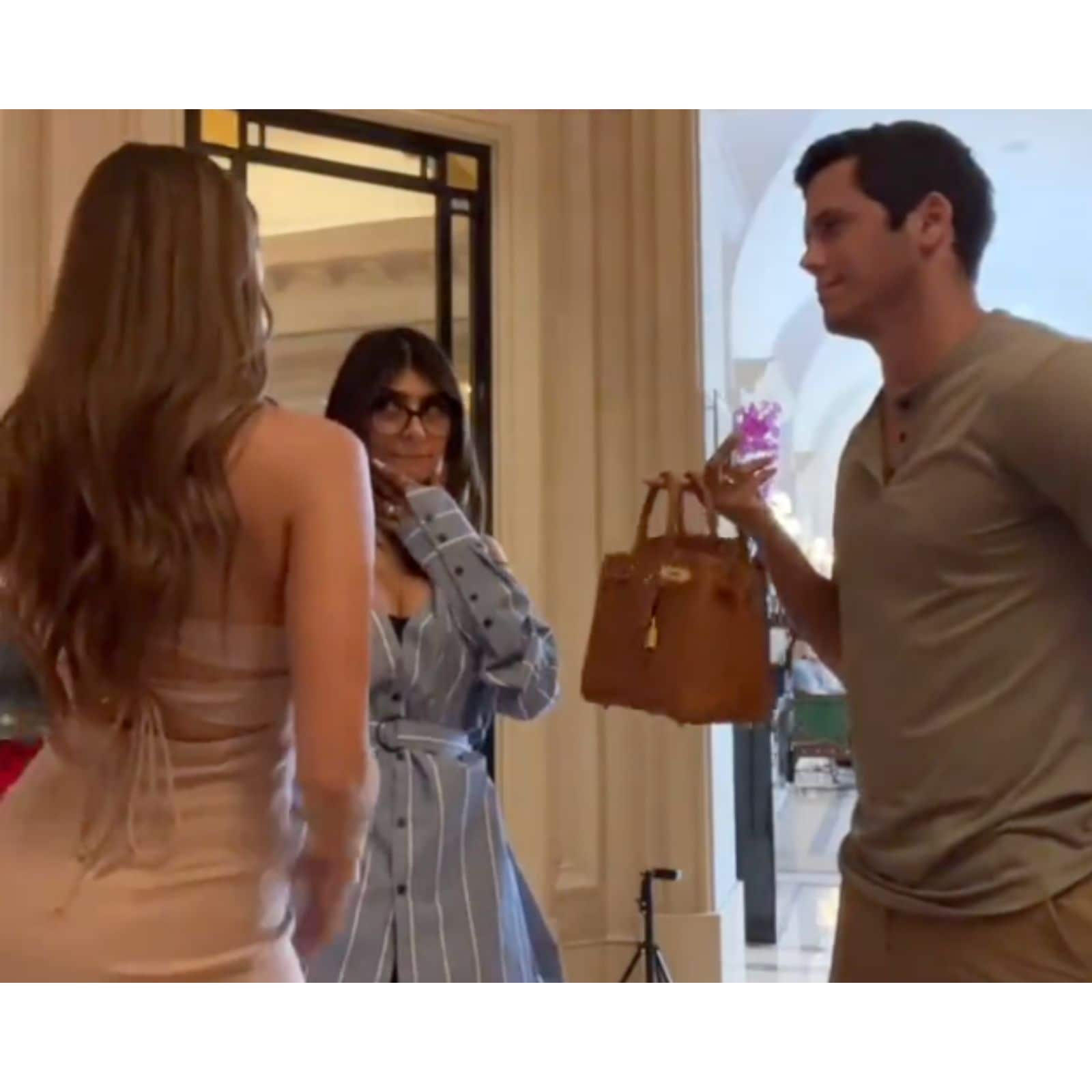 Man Buys Wife Birkin Bag to Say Sorry for Recognising Mia Khalifa ...