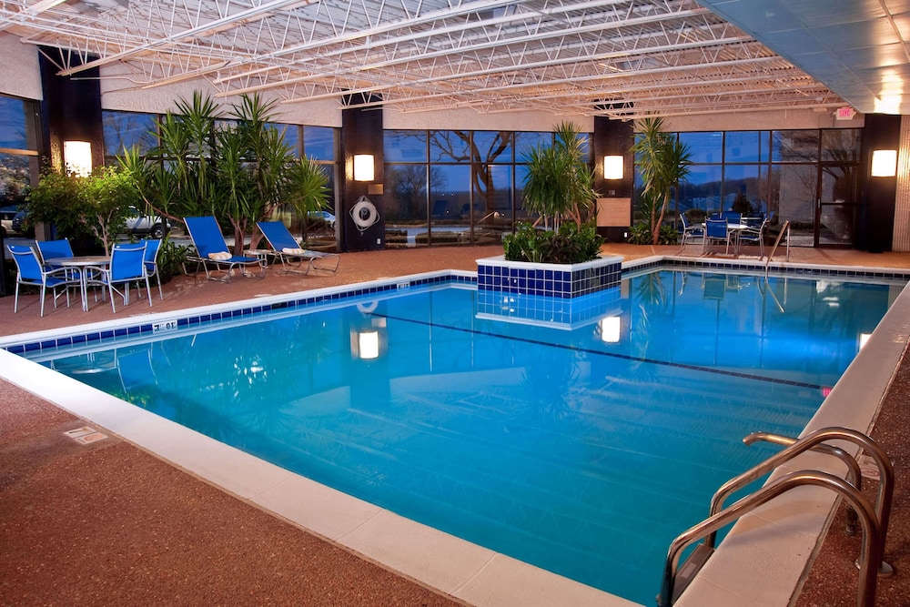 DoubleTree by Hilton Hotel St. Louis Westport, Saint Louis ...