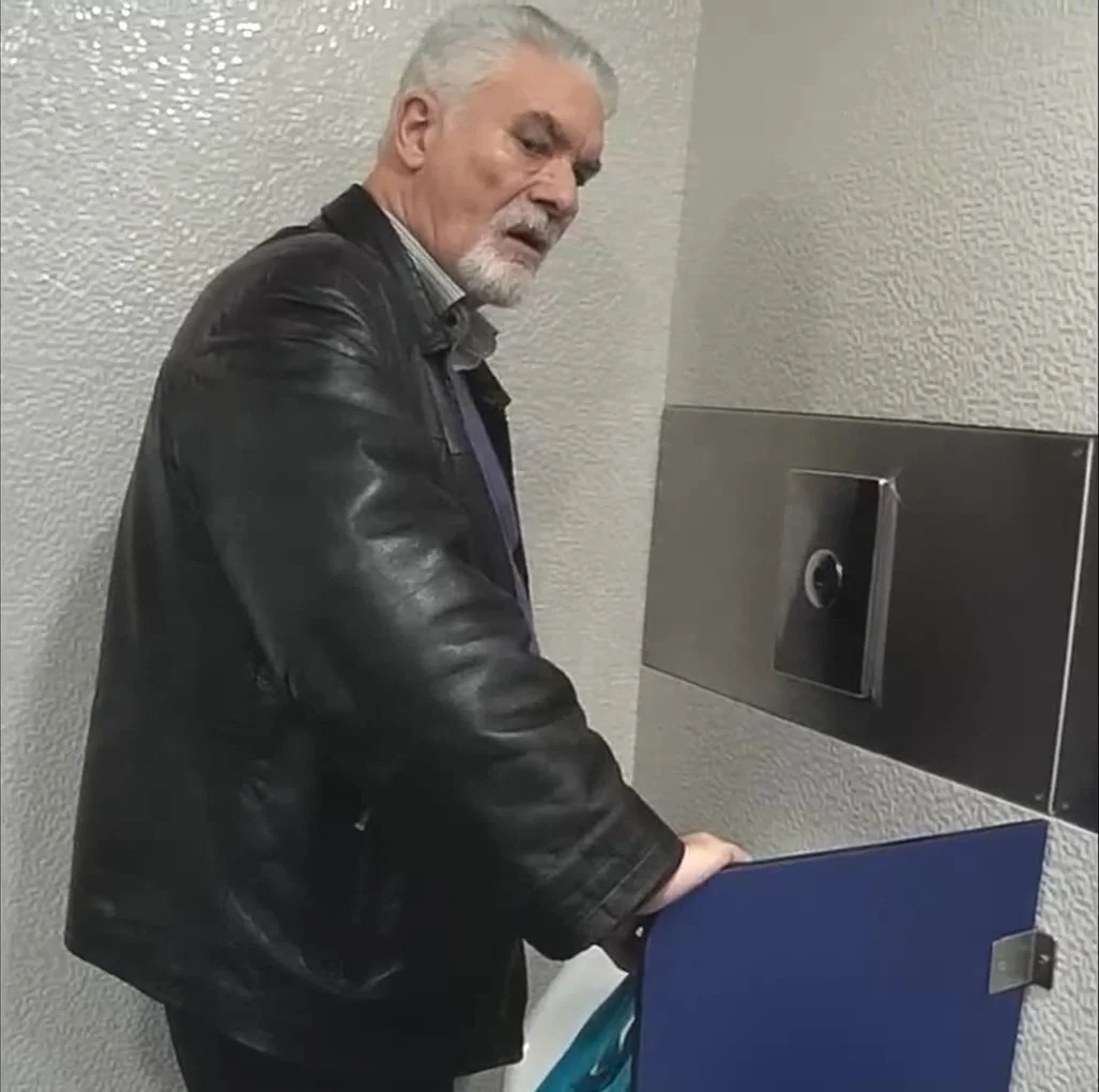 Gray daddy in leather jacket stroking - ThisVid.com