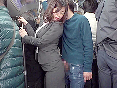B2K2903-Office Lady Mature Mother Accepting On A Crowded Bus ...