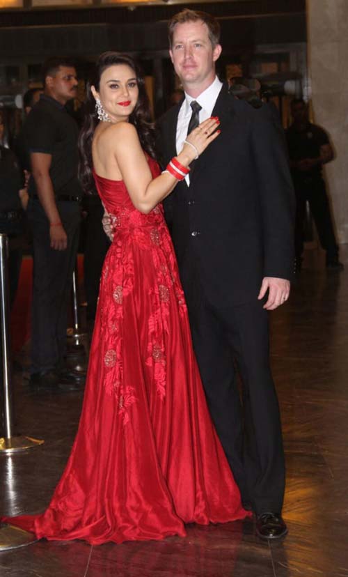 Preity Zinta hosts lavish wedding reception!