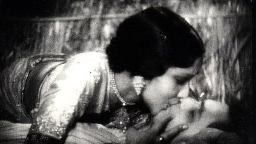 Devika Rani: Did Bollywood's longest kiss really happen in 1933 ...