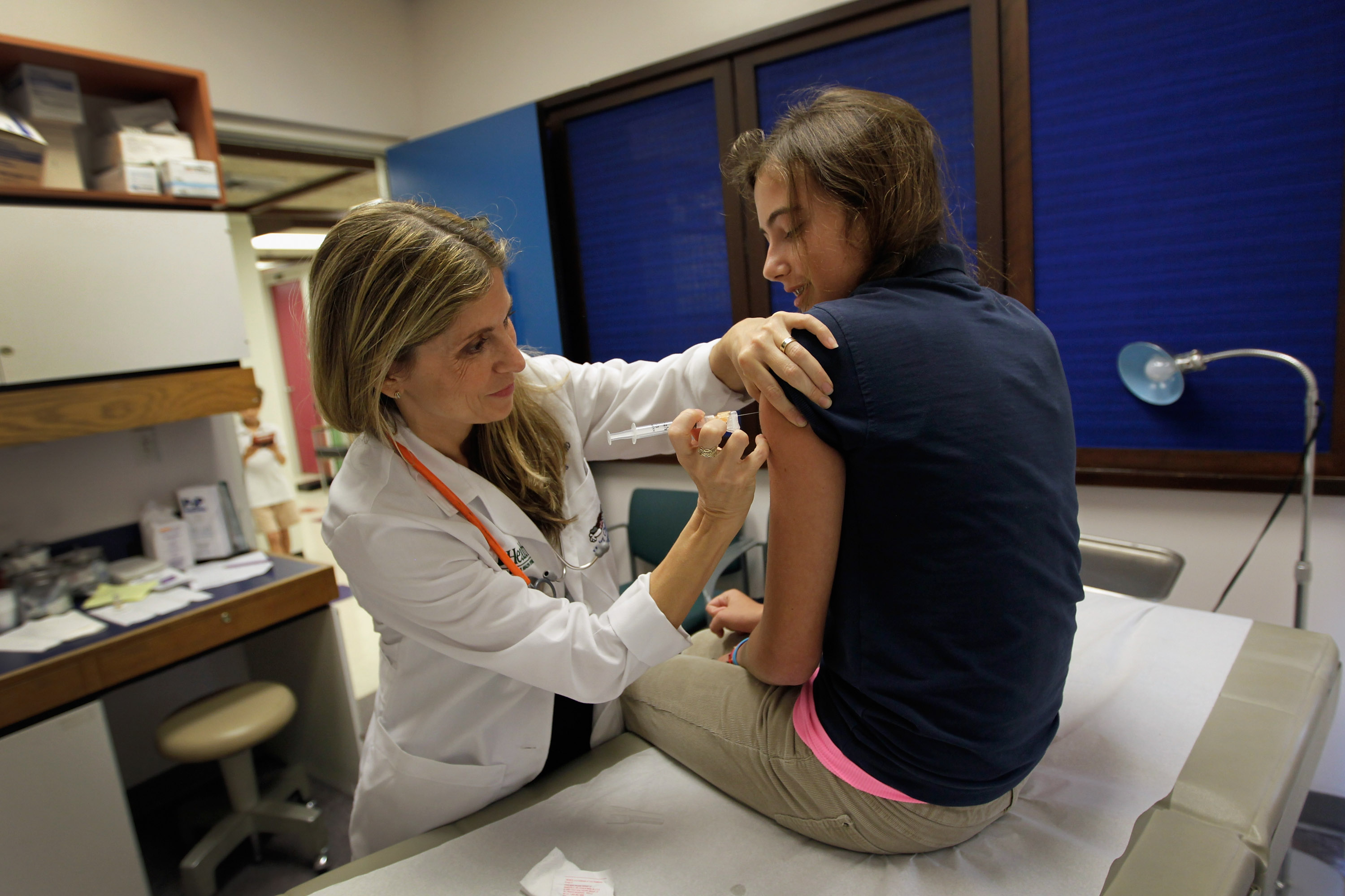 HPV vaccine doesn't prompt teen sex, study finds - CBS News