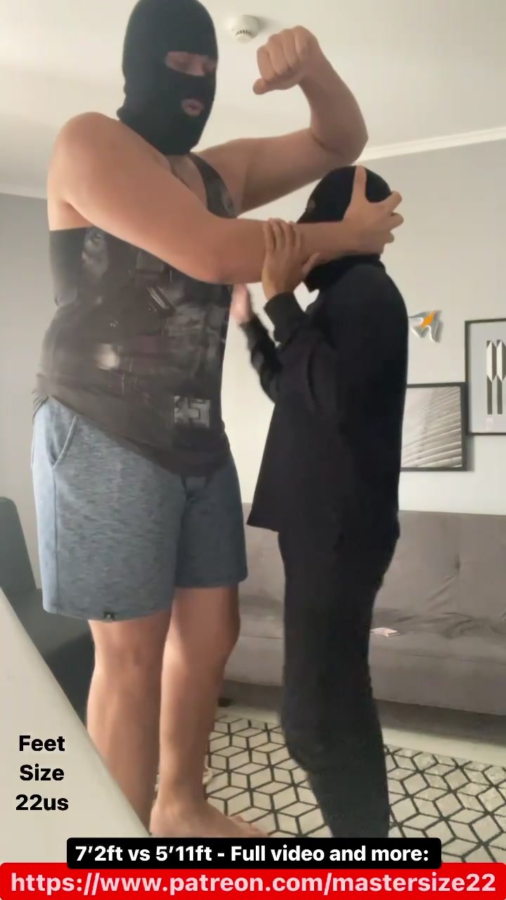 Giant 7'2ft tall man dominating slave 5'11ft tall - ThisVid.com