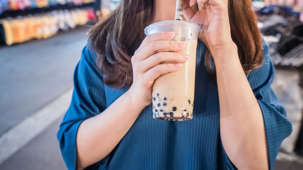 China 'Sexy tea' shop apologises for calling women 'bargains ...