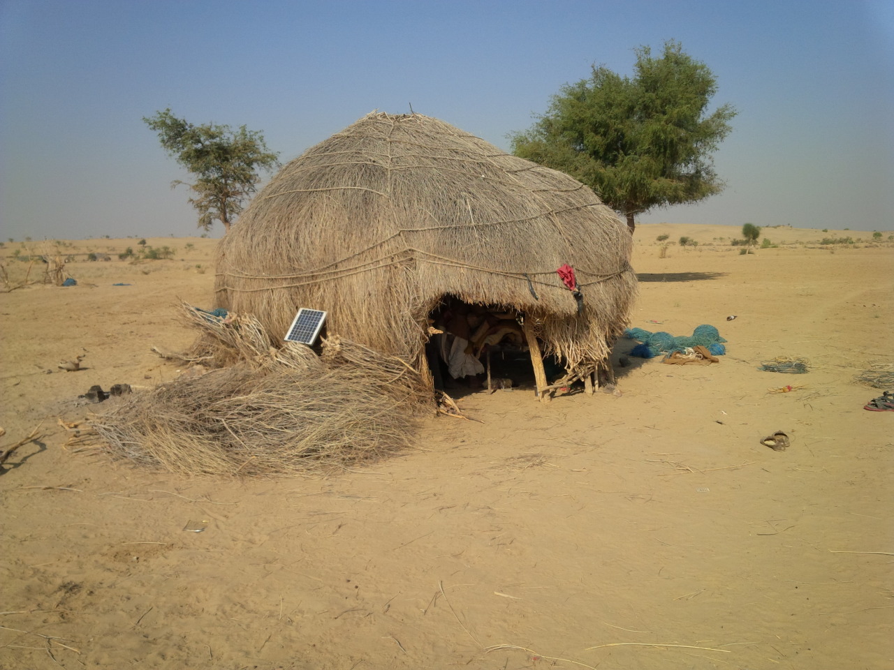 𝐂𝐚𝐛𝐢𝐧 𝐏𝐨𝐫𝐧 – Shepherd's hut in Thar Desert south of ...