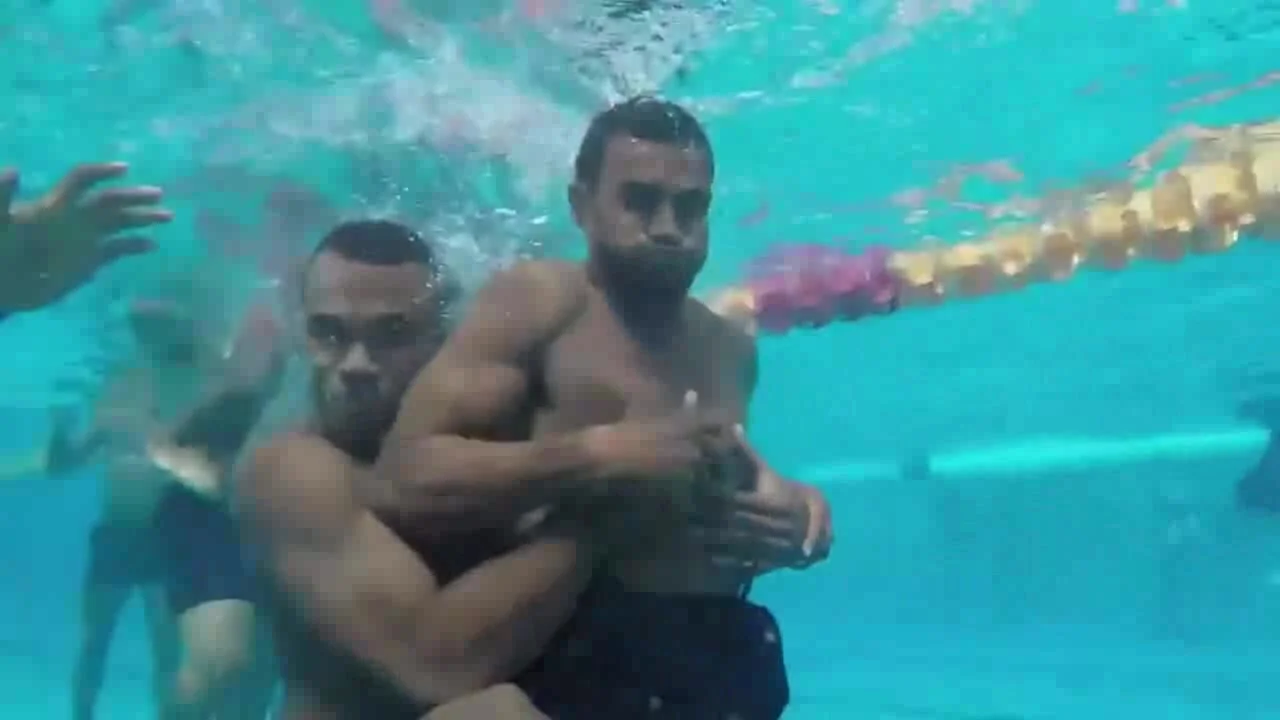 Fijian rugbymen barefaced underwater - ThisVid.com