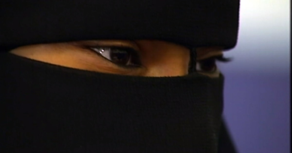 Paying the fine for wearing the niqab in France