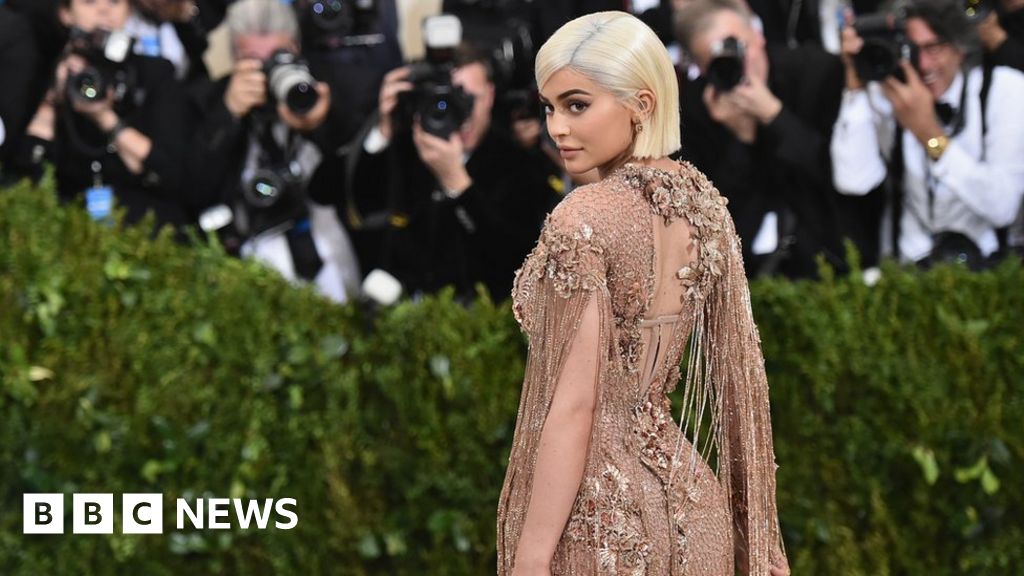 Kylie Jenner's pregnancy video: Here's what we've learnt - BBC News