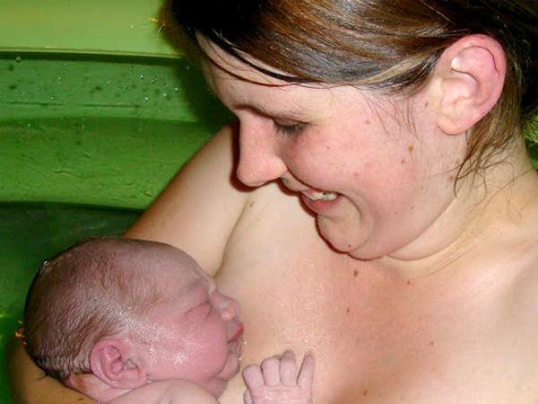 What is a water birth like? (Video) | BabyCentre