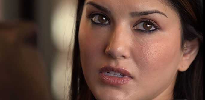 How did Sunny Leone's Parents react to her Porn Career? | DESIblitz