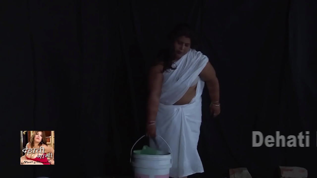 Akeli Desi Aunty @Hot Wet Bath In Open @Indian Hindi Short Movie ...