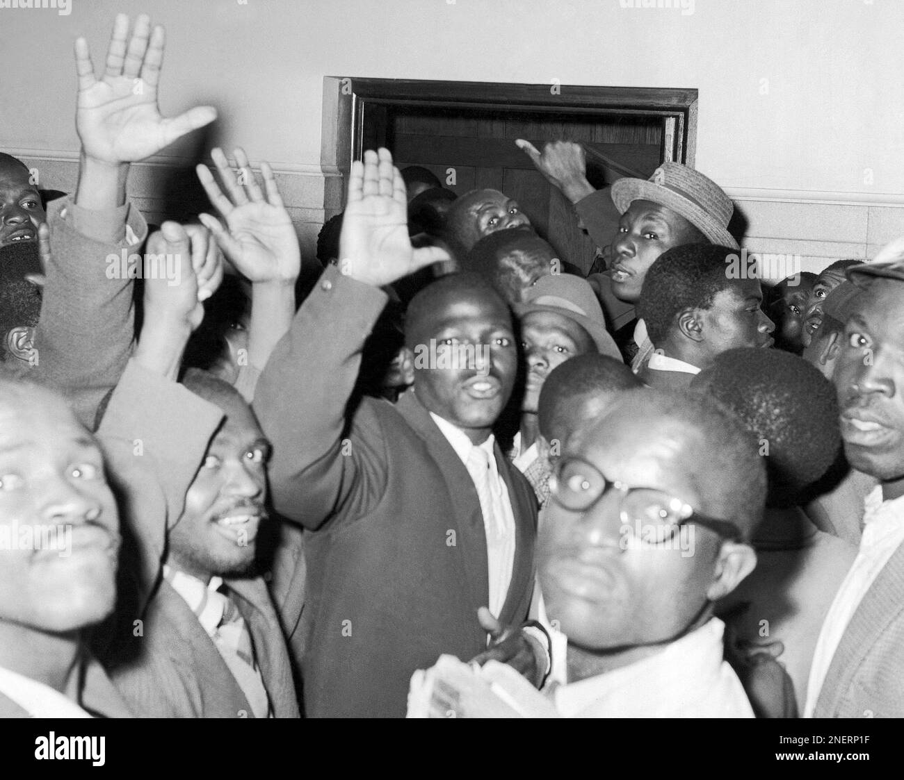 Africans press around the entrance to the magistrates in ...