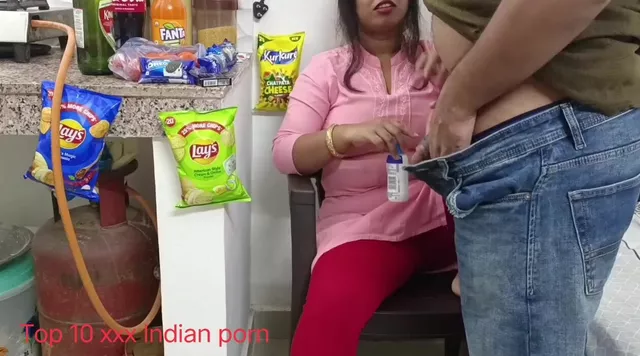 Love4Porn.com Presents Mumbai Shopkeeper seduce a poor bimbos for ...