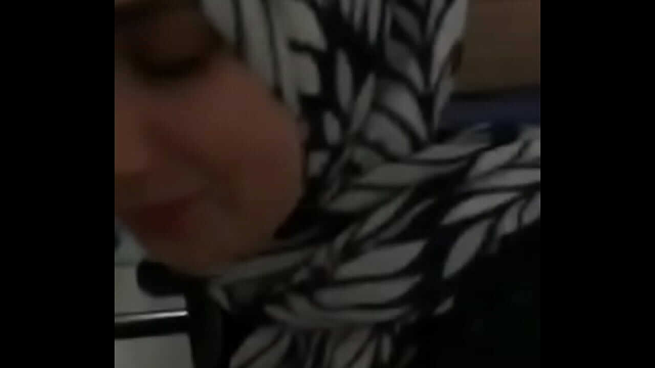 سكس محجبة مسلمة تمص الزب وتسعل