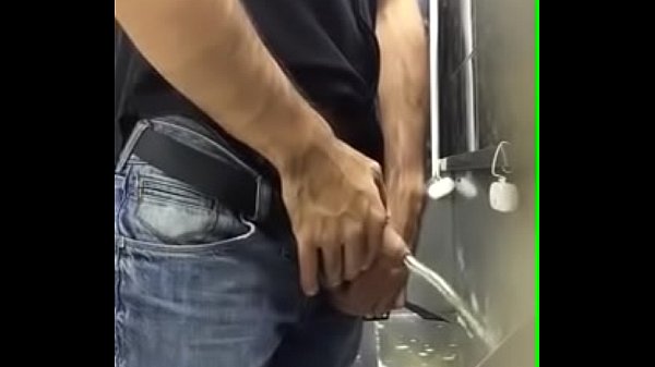 Urinal spy men pissing - XVIDEOS.COM