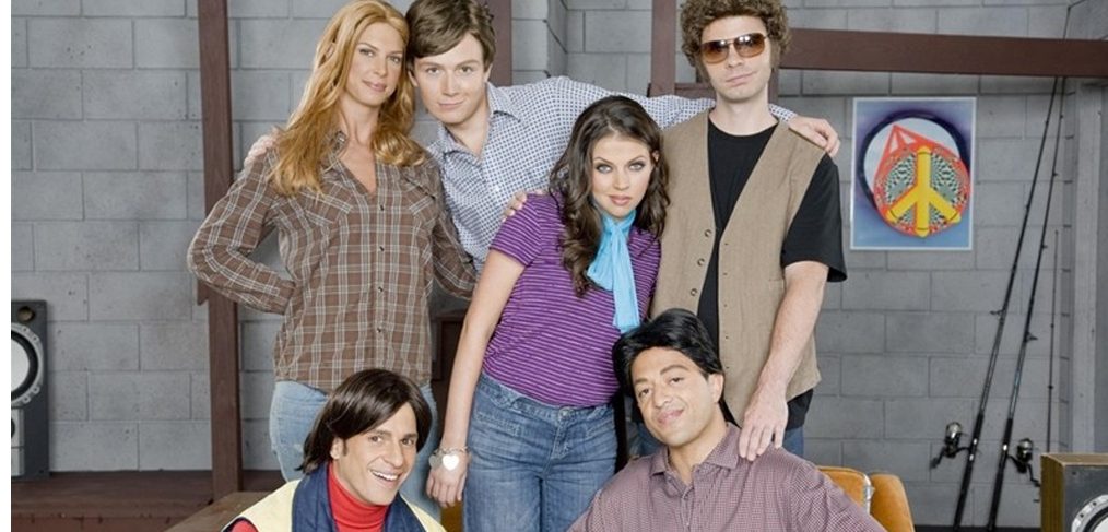 Topher Grace Shouts Out 'That '70s Show' Porn Spoof - Official ...