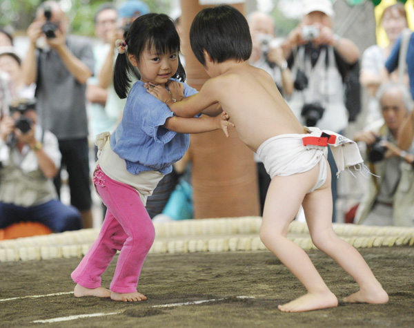 Jovecitos luchadores de sumo_Spanish.china.org.cn_中国最权威的 ...