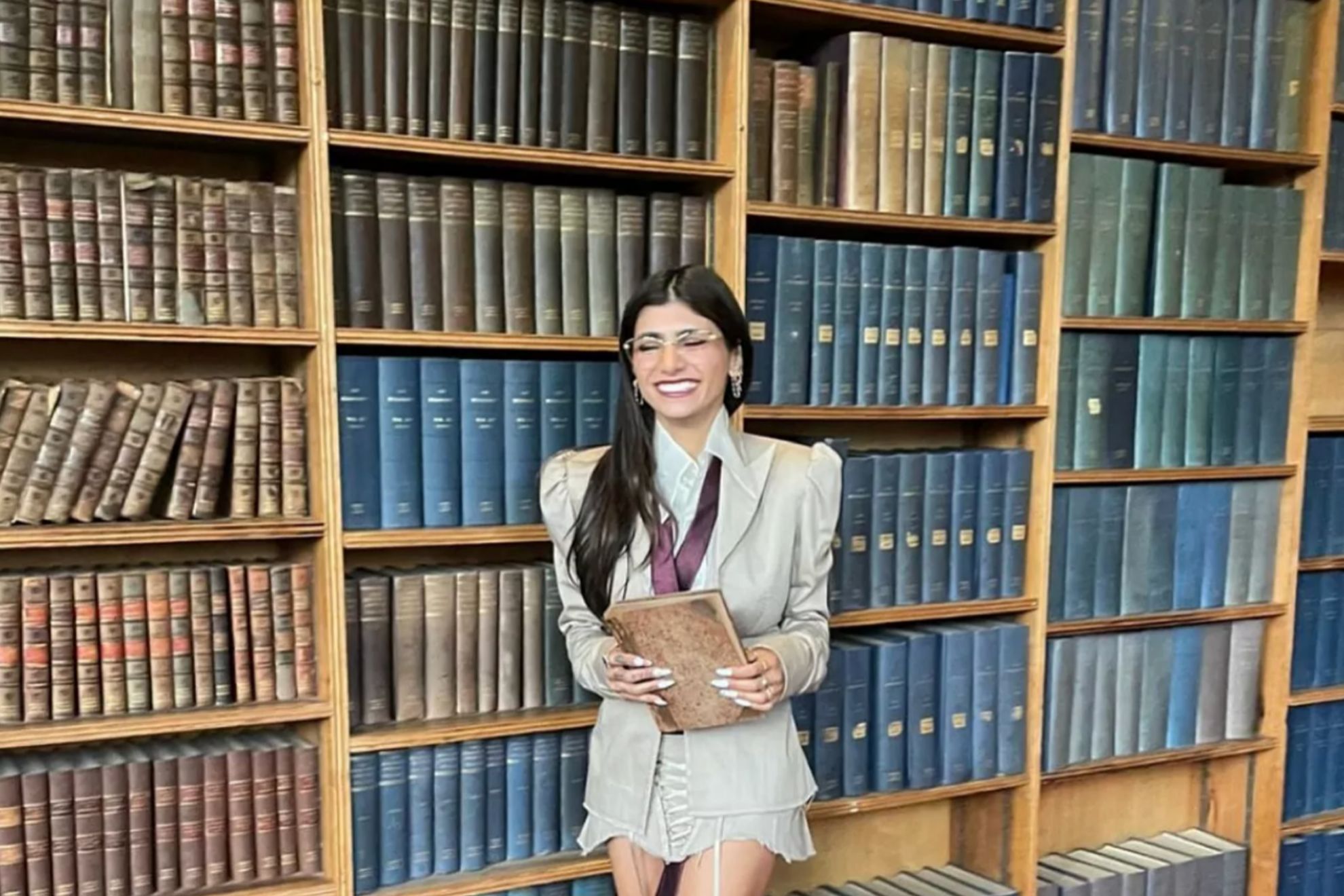 Mia Khalifa, Oxford's new 'professor', leaves her students ...