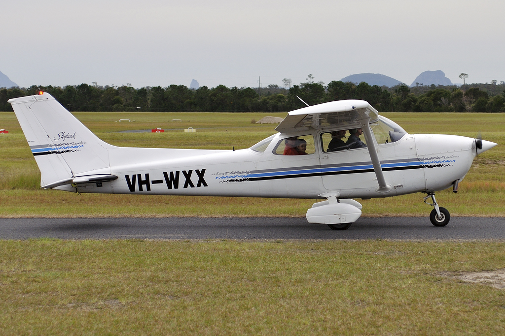 VH-WXX Cessna 172M Skyhawk | VH-WXX Cessna 172M Skyhawk c/n … | Flickr