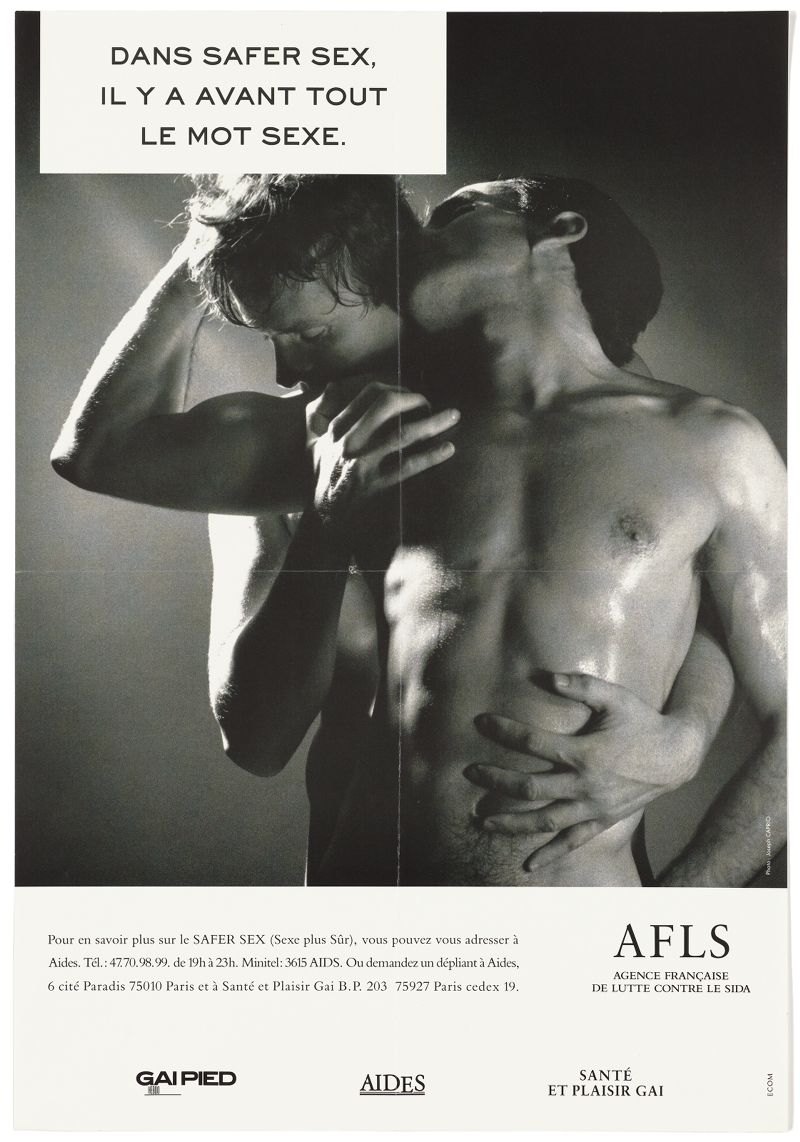 Two naked men embracing with the words in French: "In safer sex ...