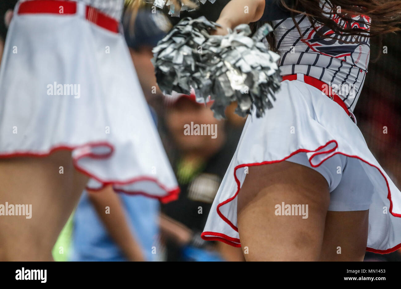 Edecan y porrista de los Sultanes. Baseball action during the Los ...