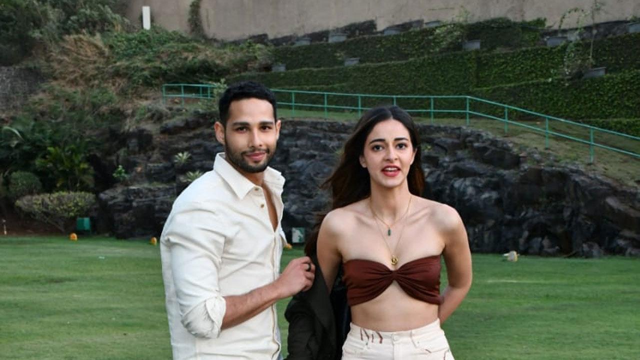 Siddhant Chaturvedi lends Ananya Panday his jacket as the duo ...