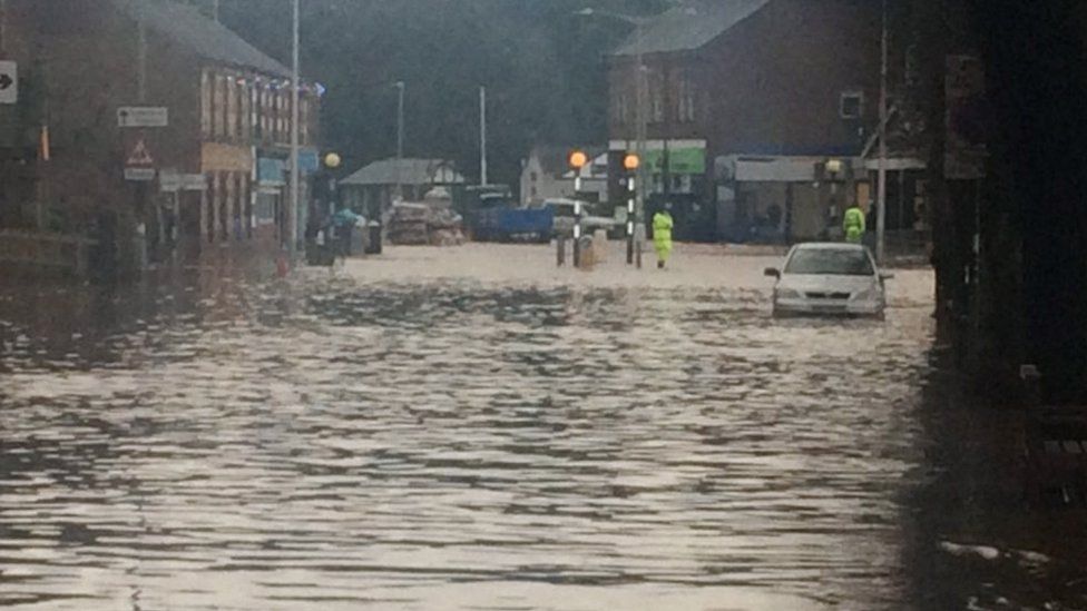 Storm Eva brings fresh flooding fears for Cumbria - BBC News