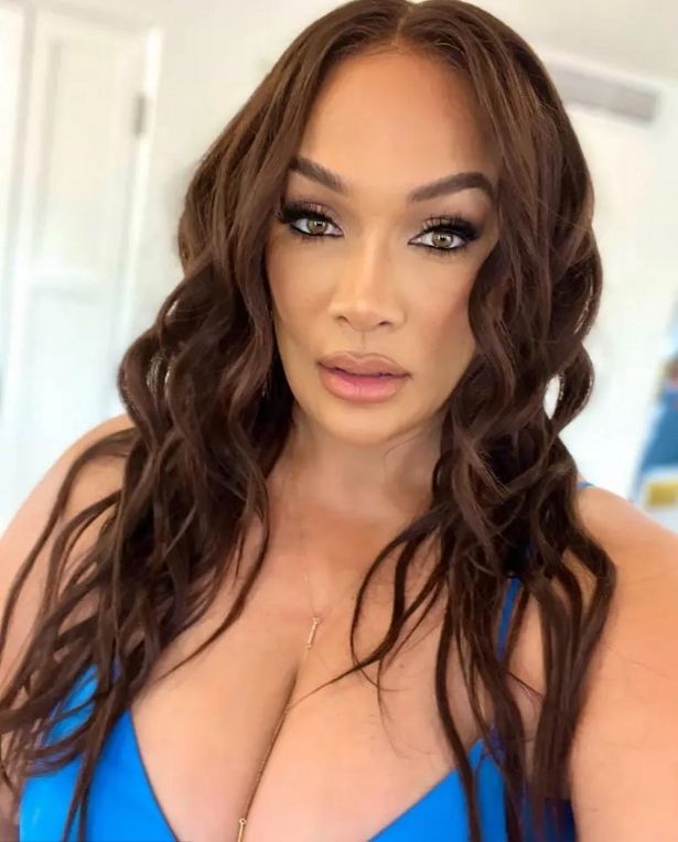 Former WWE star sends fans wild as she joins no bra club and says ...