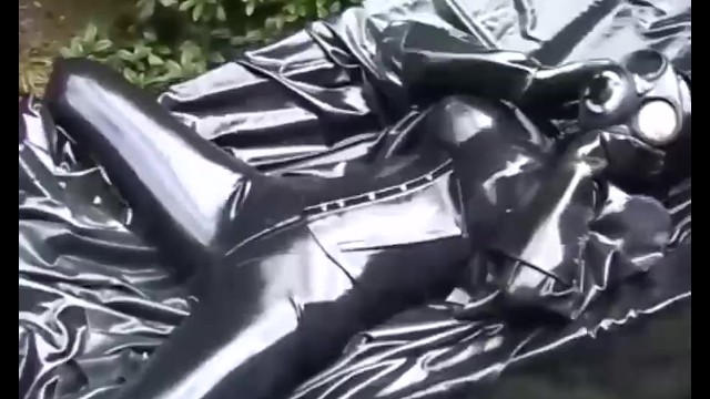 Latex Girl Full in Black Rubber and Gasmask Chill Outs Outdoor in ...