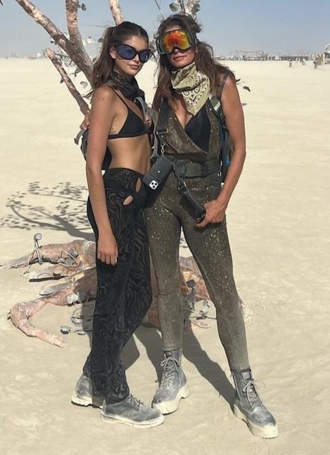 CINDY CRAWFORD KNOWS HOW TO DO BURNING MAN – Janet Charlton's ...