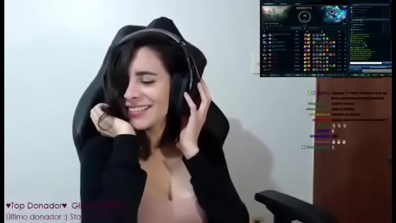 Streamers gimiendo en vivo - XVIDEOS.COM